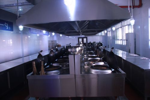 8����У��⿰�ʵ�ٳ��ؼ�Ӱ1